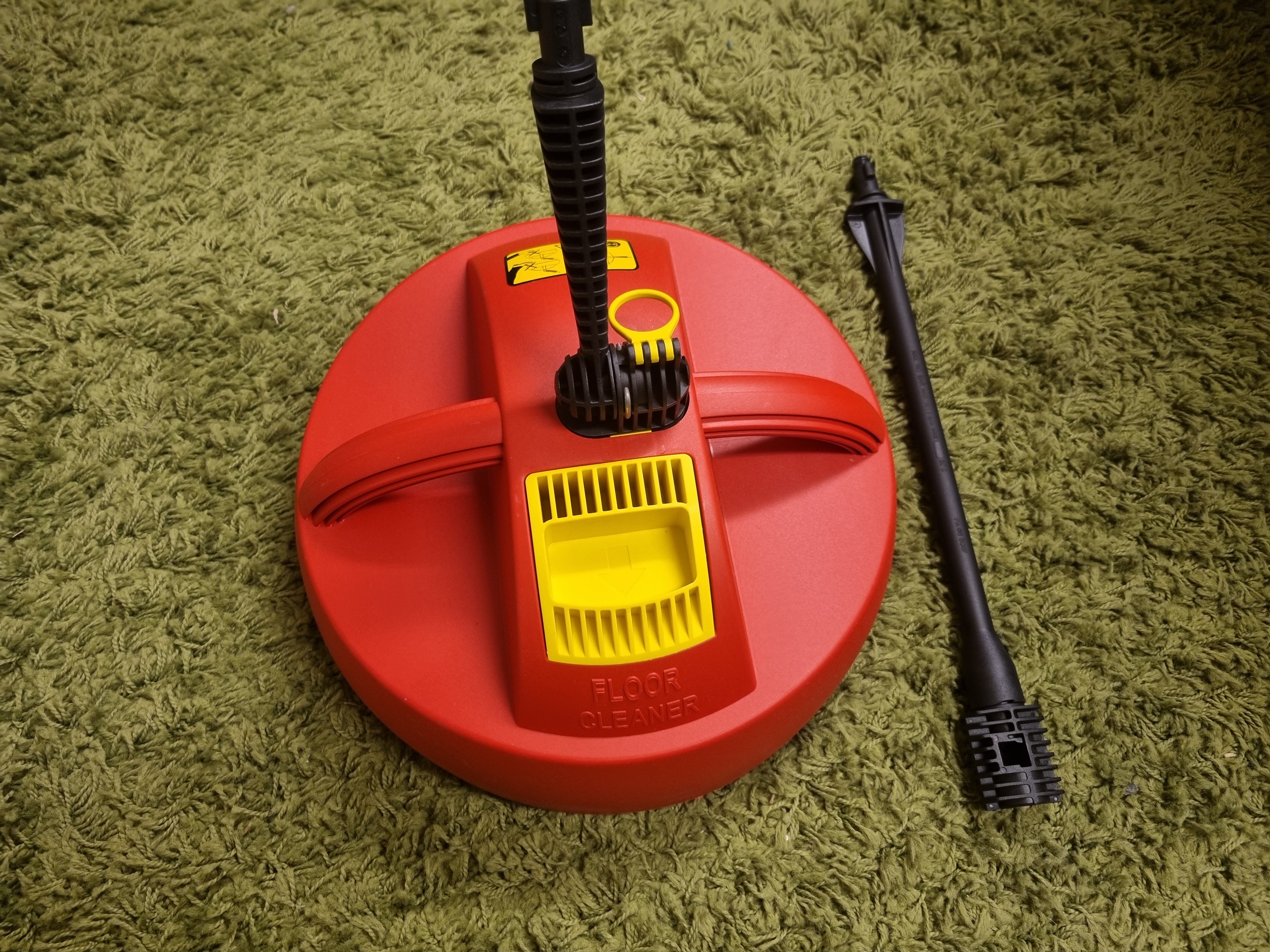 Foma terrasstvätt är ett väldigt bra och billigt alternativ för att göra ditt soldäck som nytt. Med ett snabbfäste för att enkelt passa alla foma högtryckstvättar